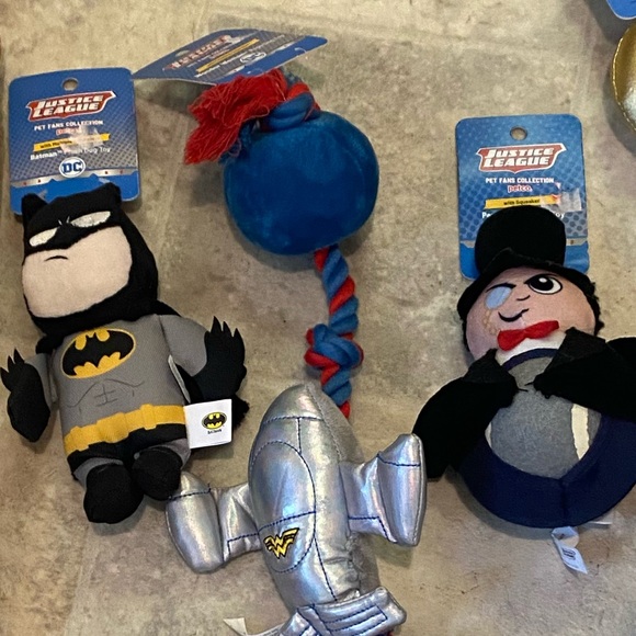 DOG TOYS SET OF 7 NWT PET CO TOYS JUSTICE LEAGUE DC COMICS TOYS FOR DOG GIFT - Picture 3 of 9